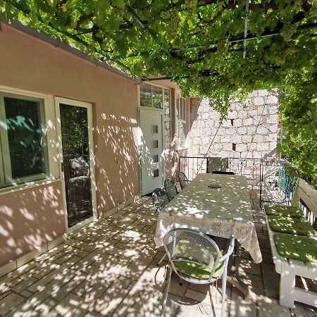 Big And Spacious Apartment In The Heart Of Omis Exterior photo