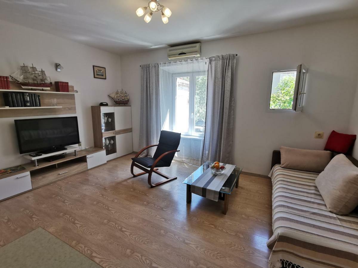 Big And Spacious Apartment In The Heart Of Omis Exterior photo