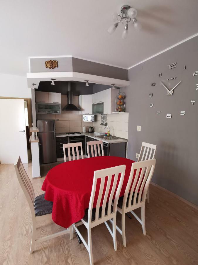 Big And Spacious Apartment In The Heart Of Omis Exterior photo