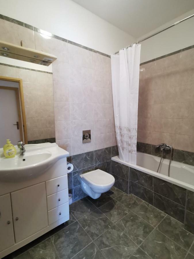 Big And Spacious Apartment In The Heart Of Omis Exterior photo