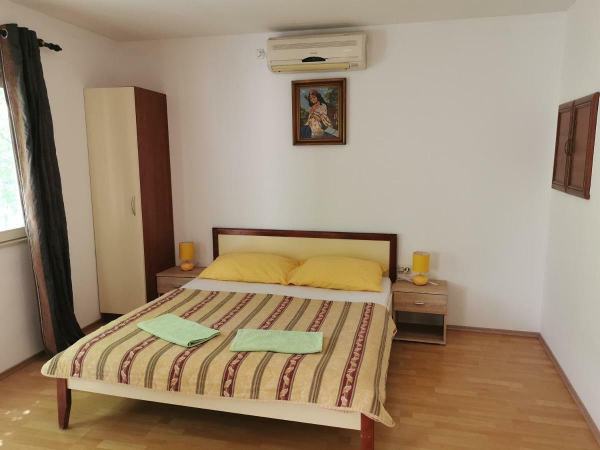 Big And Spacious Apartment In The Heart Of Omis Exterior photo